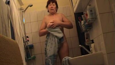 German granny nude in bathroom