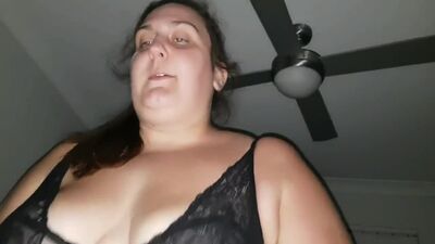 BBW babe squirting before blowjob