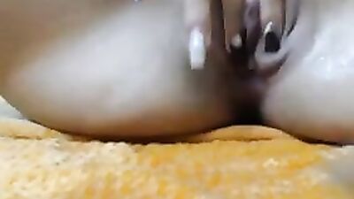 Stunning Brazilian babe squirting