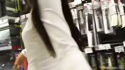 Wild Asian babe gets naked for squirting