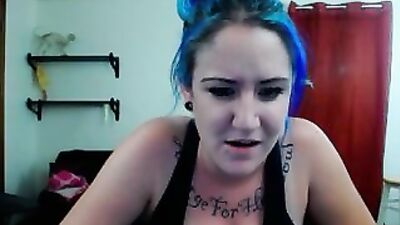 Tattooed busty cam girl masturbates