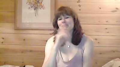 Redhead mature lady masturbates