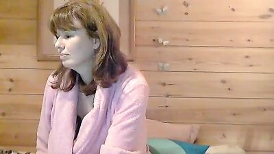 Busty lady showing tits on the webcam