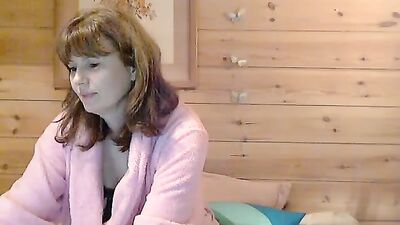 Busty lady showing tits on the webcam