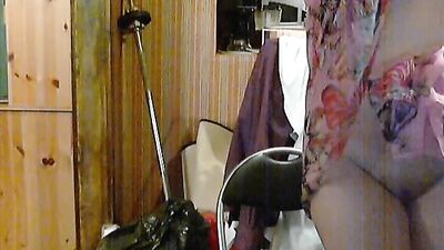 Homemade webcam fun with sexy lady