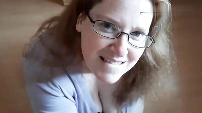 Amateur milf sucking huge cock