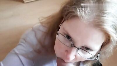 Amateur milf sucking huge cock