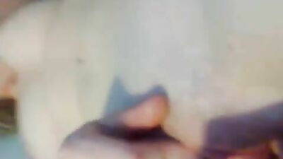 Curvy milf gets her cunt fingered