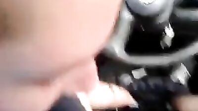 Amateur lady sucking thick cock in the car