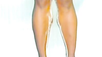 Blond stander pisses all over her legs