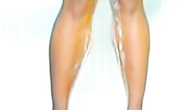 Blond stander pisses all over her legs