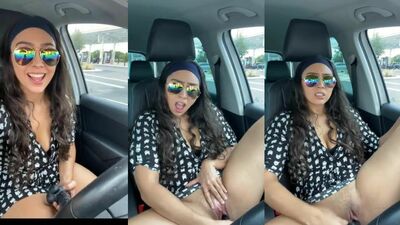 Amateur chick pleasing her pussy on her way to work