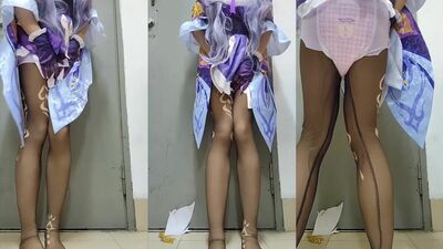 Chick masturbates until squirt