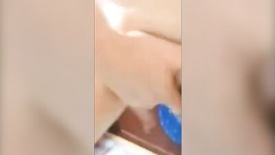 Squirting Amateur Squirt fucks her pussy with a blue dildo
