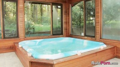 Jacuzzi Solo Tease