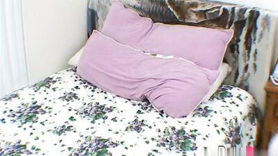 Sunshine in an Intimate Amateur Solo Scene