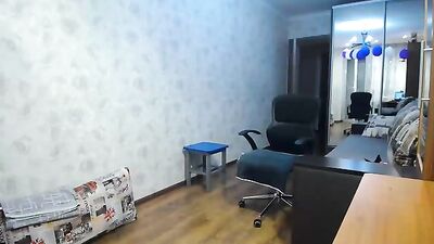 Sexy Russian MILF Masturbating and Squirting