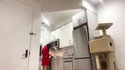 Cheating Babe Fucks the Delivery Guy