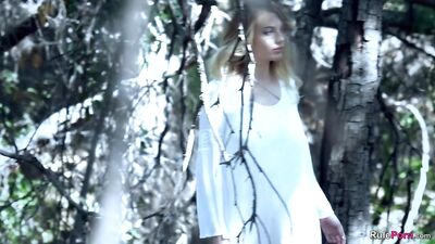 Scarlet Red Gets Dirty Outdoors With Blake Eden