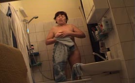 German granny nude in bathroom