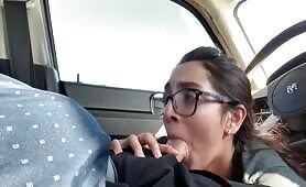 Cute nerdy teen girlfriend sucking cock in the car 
